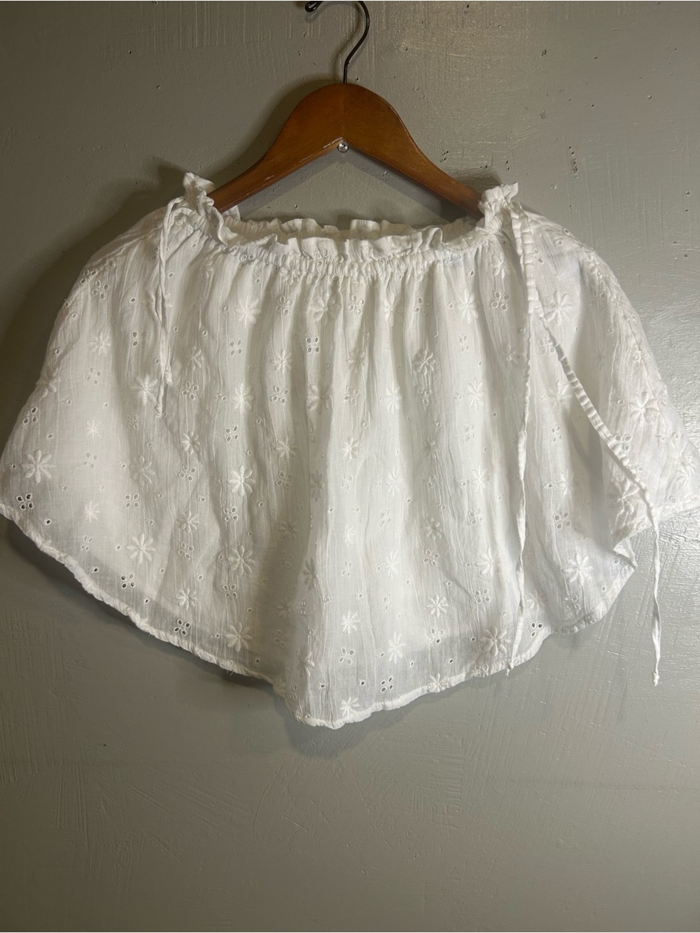 aerie White Eyelet Off-Shoulder Peasant Top